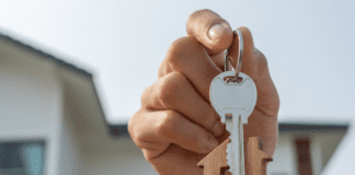 Old House, Big Updates, Small Budget — Why Floresville Sellers Consider Cash Offers