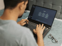 The Evolution of AI Chatbots: From Simple Assistants to Personalized Conversations